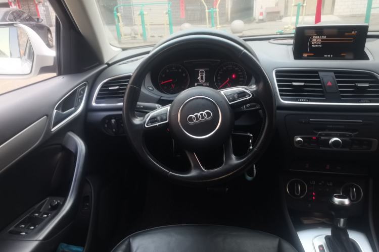 Used Audi Q3 2016 30 TFSI Fashion Model Steering Wheel