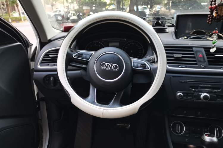 Used Audi Q3 2016 30 TFSI Fashion Model Steering Wheel