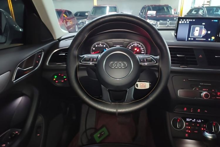 Used Audi Q3 2016 35 TFSI Fashion Model Steering Wheel