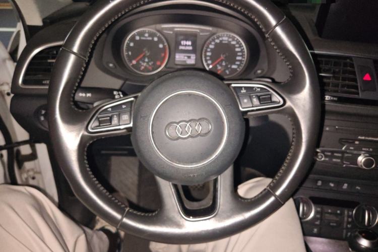 Used Audi Q3 2016 35 TFSI Style Edition Steering Wheel