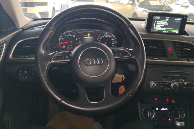 Used Audi Q3 2016 35 TFSI Fashion Model Steering Wheel