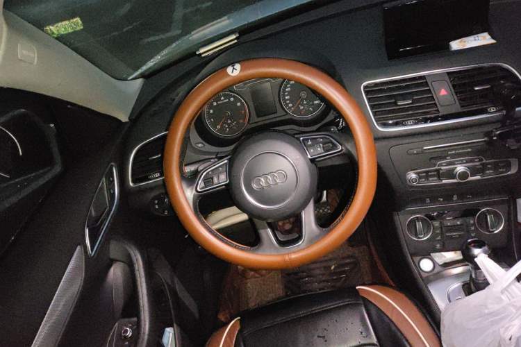 Used Audi Q3 2016 30 TFSI Fashion Model Steering Wheel