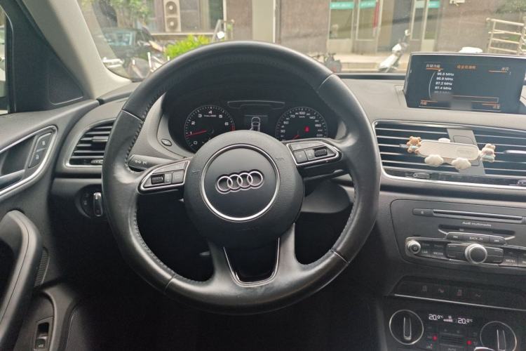 Used Audi Q3 2016 30 TFSI Fashion Model Steering Wheel
