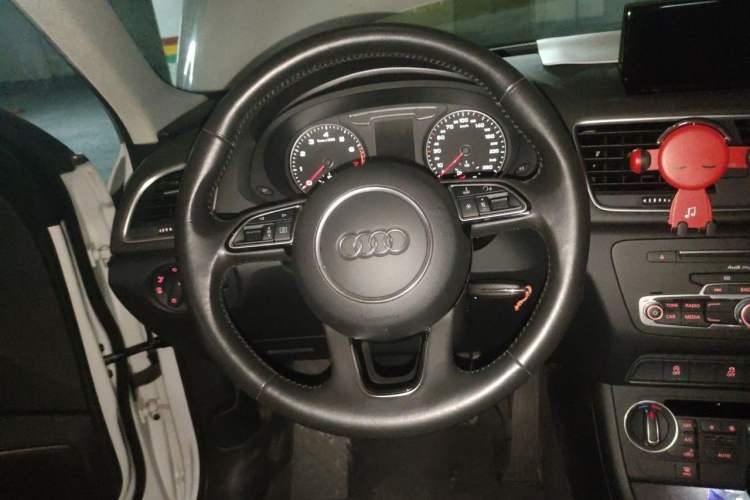 Used Audi Q3 2016 35 TFSI Fashion Model Steering Wheel
