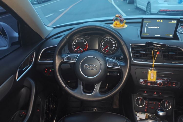 Used Audi Q3 2016 30 TFSI Fashion Model Steering Wheel