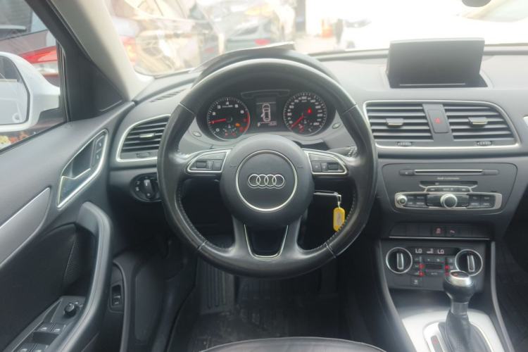 Used Audi Q3 2016 35 TFSI Fashion Model Steering Wheel