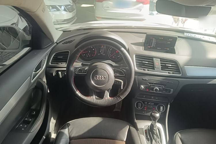 Used Audi Q3 2016 35 TFSI Fashion Model Steering Wheel