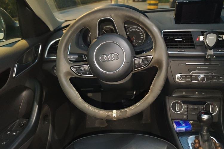 Used Audi Q3 2016 35 TFSI Fashion Model Steering Wheel