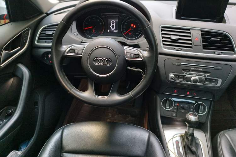 Used Audi Q3 2016 30 TFSI Fashion Model Steering Wheel