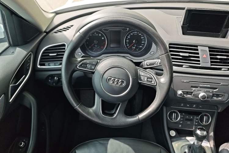 Used Audi Q3 2016 35 TFSI Style Edition Steering Wheel