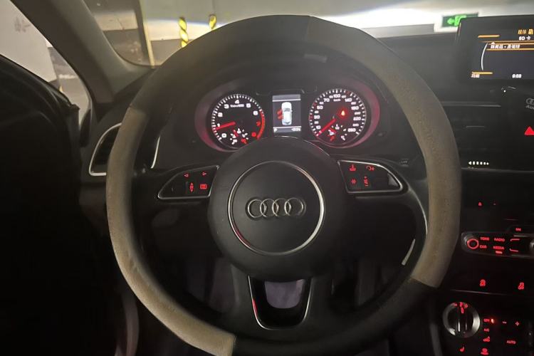 Used Audi Q3 2016 35 TFSI Collection Edition quattro Enjoyment Model Steering Wheel