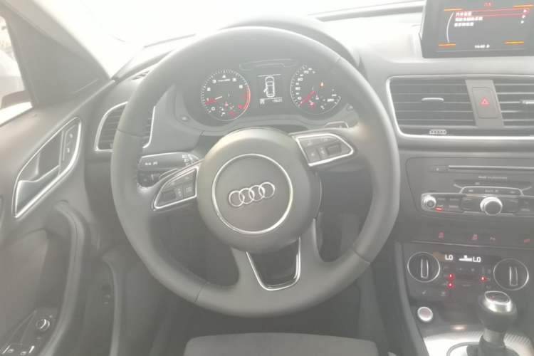 Used Audi Q3 2016 40 TFSI quattro all-wheel-drive sport model Steering Wheel