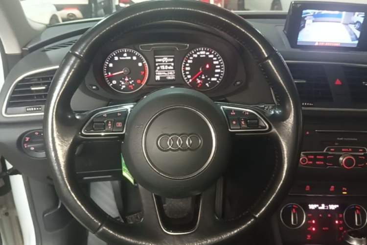 Used Audi Q3 2016 30 TFSI Fashion Model Steering Wheel