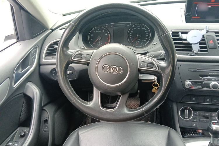 Used Audi Q3 2016 30 TFSI Fashion Model Steering Wheel