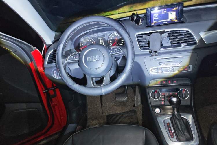Used Audi Q3 2016 30 TFSI Fashion Model Steering Wheel