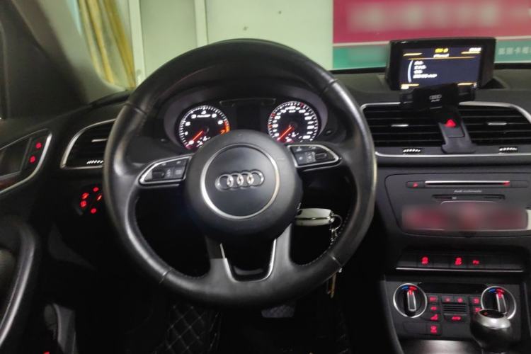 Used Audi Q3 2016 35 TFSI Fashion Model Steering Wheel