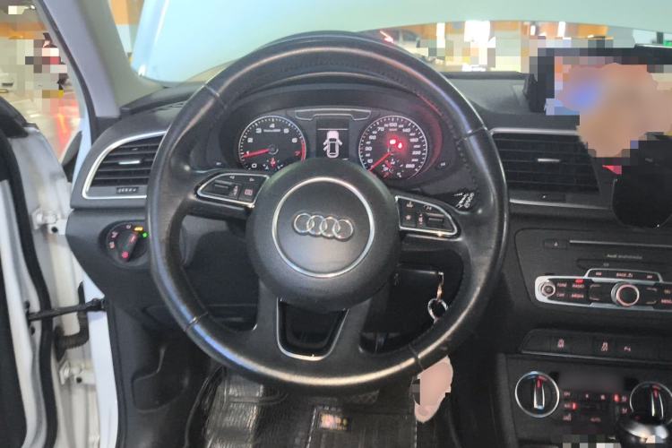 Used Audi Q3 2016 35 TFSI Fashion Model Steering Wheel