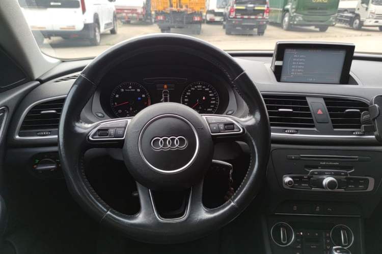Used Audi Q3 2016 35 TFSI Fashion Model Steering Wheel