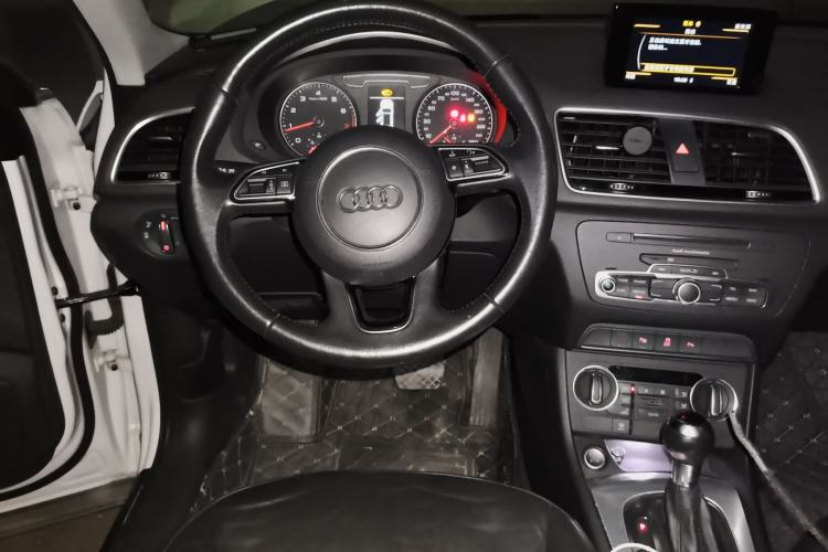 Used Audi Q3 2016 30 TFSI Fashion Model Steering Wheel