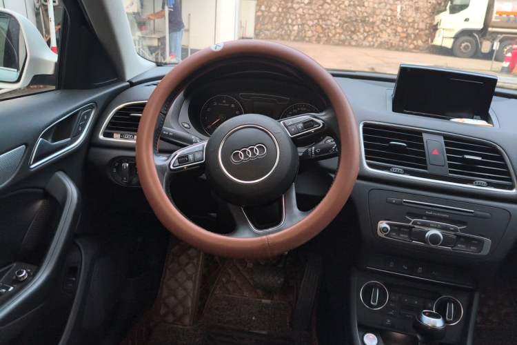 Used Audi Q3 2016 30 TFSI Fashion Model Steering Wheel