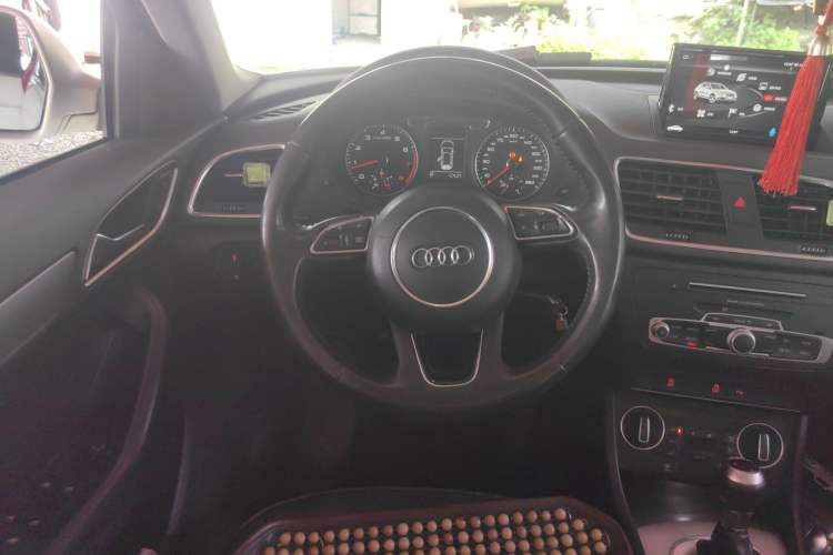 Used Audi Q3 2016 35 TFSI Fashion Model Steering Wheel