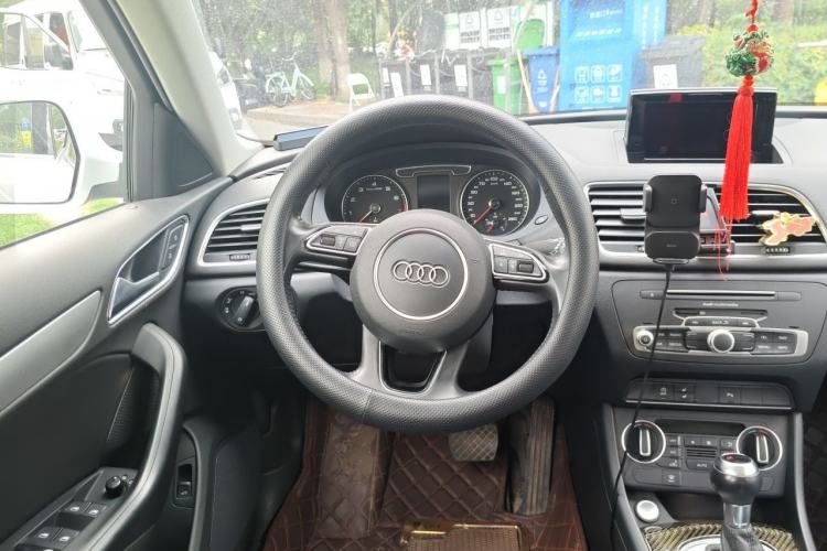 Used Audi Q3 2016 35 TFSI Fashion Model Steering Wheel