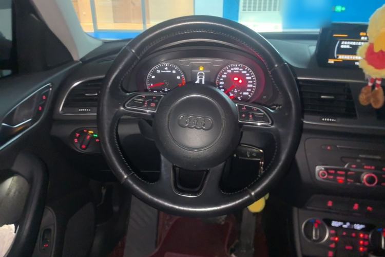 Used Audi Q3 2016 30 TFSI Fashion Model Steering Wheel