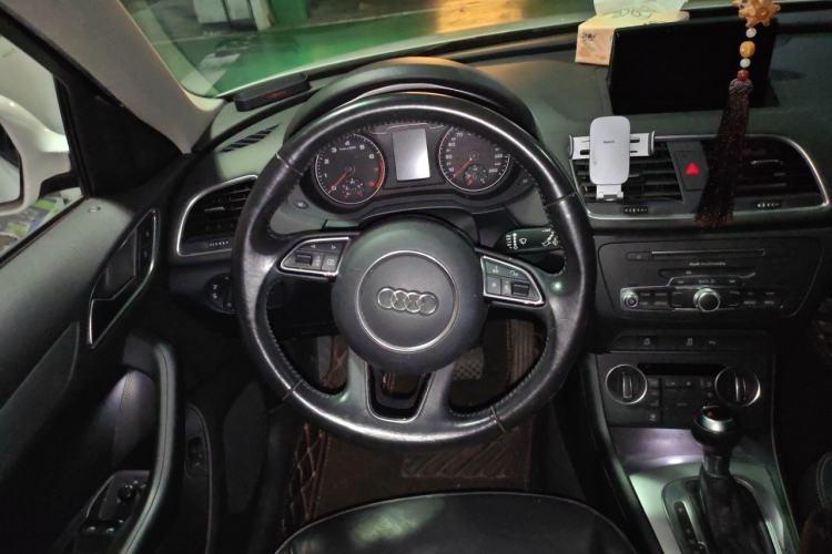 Used Audi Q3 2016 35 TFSI Fashion Model Steering Wheel