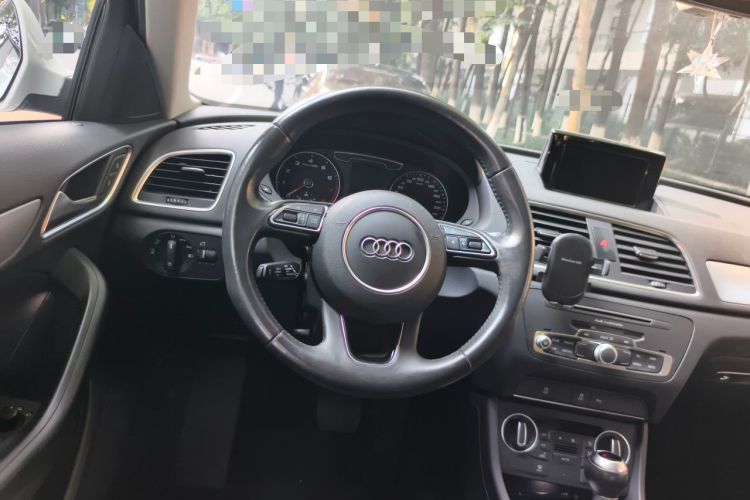 Used Audi Q3 2016 35 TFSI Fashion Model Steering Wheel