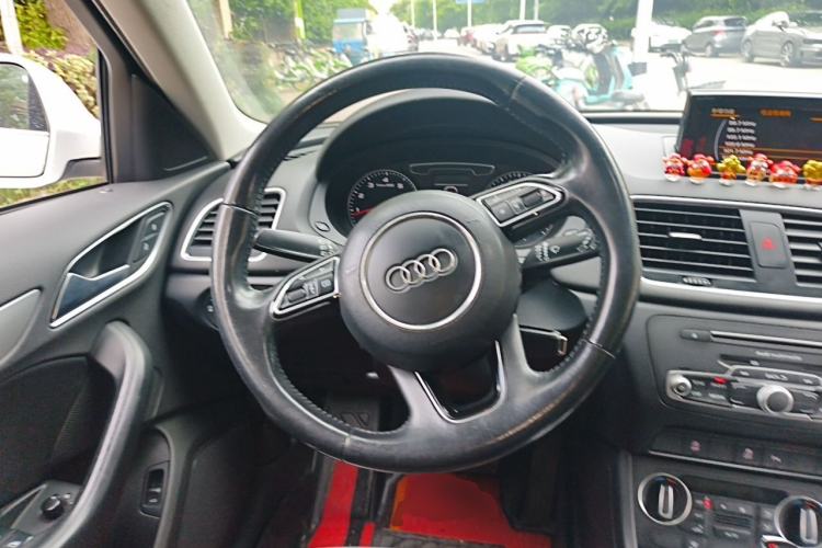 Used Audi Q3 2016 35 TFSI Fashion Model Steering Wheel