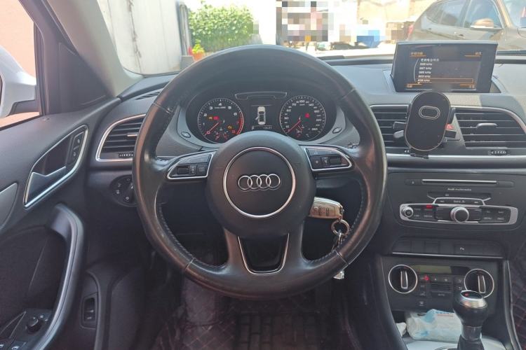 Used Audi Q3 2016 30 TFSI Fashion Model Steering Wheel