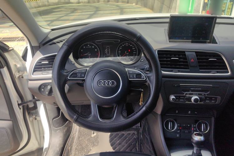 Used Audi Q3 2016 30 TFSI Fashion Model Steering Wheel