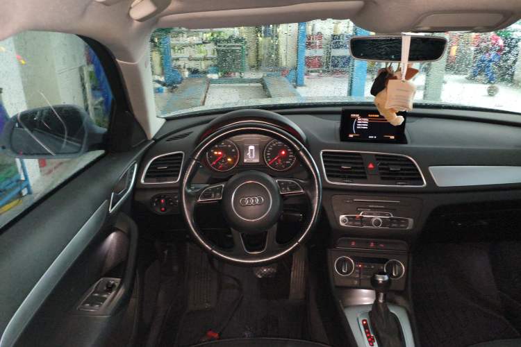 Used Audi Q3 2016 35 TFSI Fashion Model Steering Wheel
