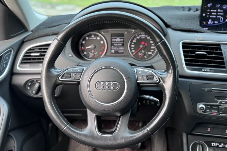 Used Audi Q3 2016 30 TFSI Fashion Model Steering Wheel