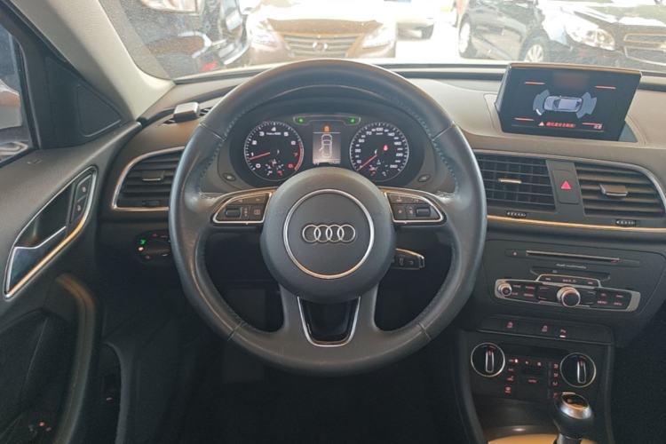 Used Audi Q3 2016 35 TFSI Fashion Model Steering Wheel