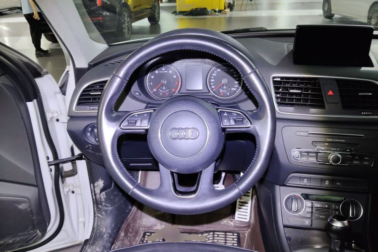 Used Audi Q3 2016 30 TFSI Fashion Model Steering Wheel