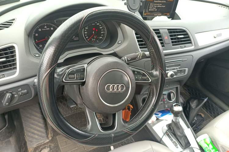 Used Audi Q3 2016 30 TFSI Fashion Model Steering Wheel