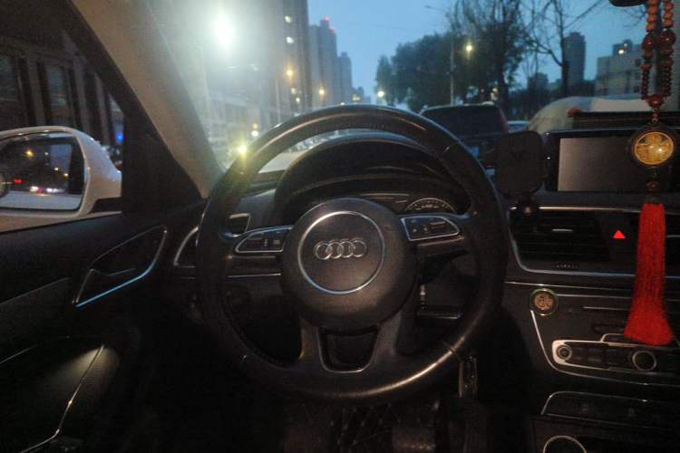 Used Audi Q3 2016 35 TFSI Fashion Model Steering Wheel