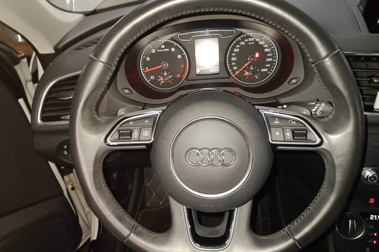 Used Audi Q3 2016 30 TFSI Fashion Model Steering Wheel