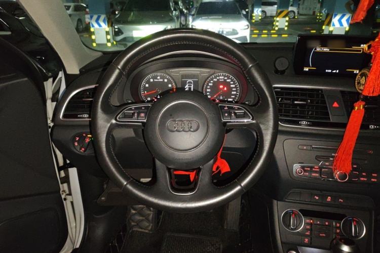 Used Audi Q3 2016 35 TFSI Style Edition Steering Wheel