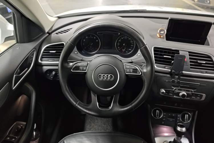 Used Audi Q3 2016 30 TFSI Fashion Model Steering Wheel