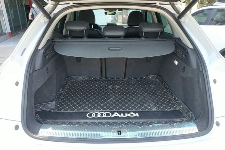 Used Audi Q3 2016 35 TFSI Fashion Model Trunk