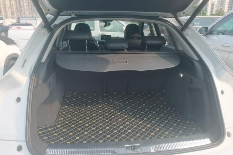 Used Audi Q3 2016 35 TFSI quattro all-wheel-drive style model Trunk