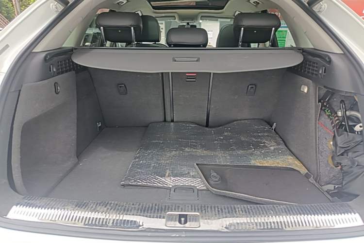 Used Audi Q3 2016 35 TFSI quattro all-wheel-drive style model Trunk
