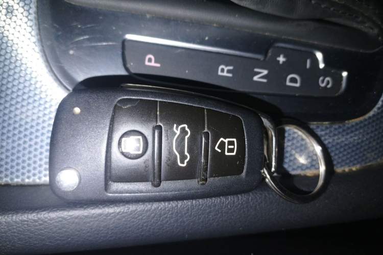 Used Audi Q3 2016 35 TFSI Collection Edition quattro Enjoyment Model Vehicle Key