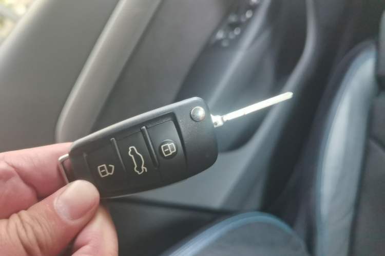Used Audi Q3 2016 40 TFSI quattro all-wheel-drive sport model Vehicle Key