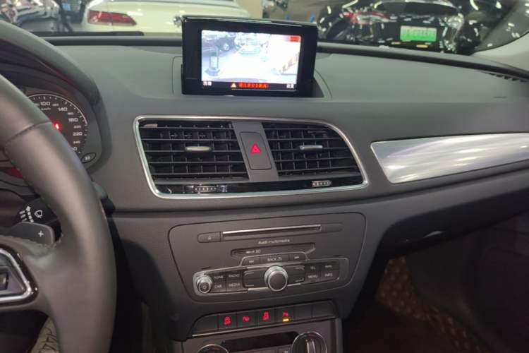 Used Audi Q3 2016 30 TFSI Fashion Model Audio And AC Panel
