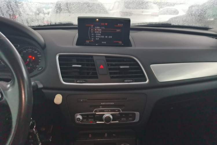Used Audi Q3 2016 30 TFSI Collector's Edition Comfort Model Audio And AC Panel