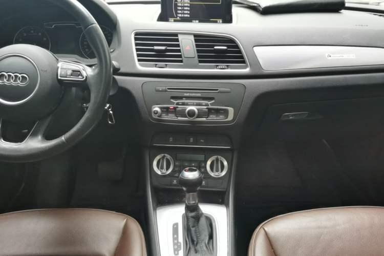 Used Audi Q3 2016 30 TFSI Collector's Edition Comfort Model Audio And AC Panel