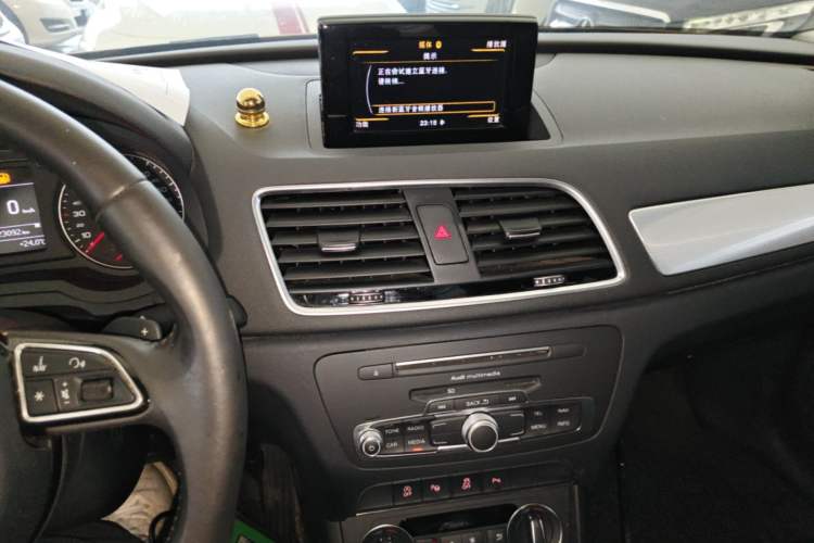 Used Audi Q3 2016 30 TFSI Fashion Model Audio And AC Panel